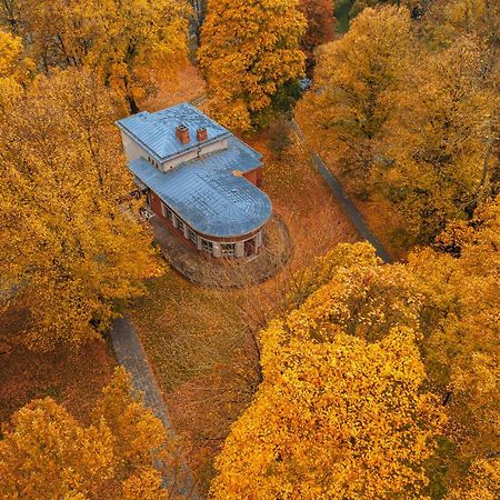 Hotel Елгава Экстерьер фото