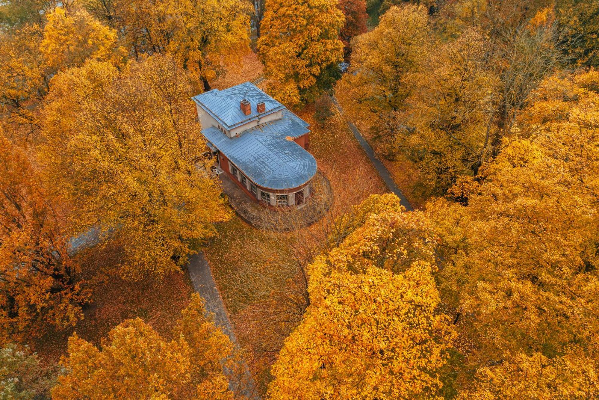 Hotel Елгава Экстерьер фото